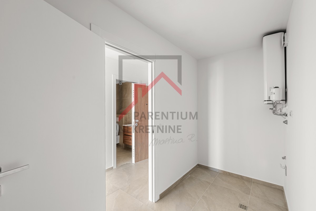 Istria, Cittanova – Appartamento premium al piano terra con giardino, terrazza e vista mare