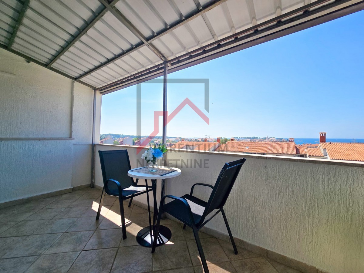 APPARTAMENTO VICINO AL CENTRO CITTÀ E ALLA SPIAGGIA CON VISTA PANORAMICA SUL MARE E SULLA CITTÀ DI PARENZO