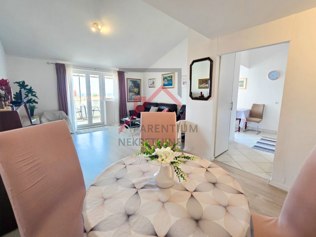 APPARTAMENTO VICINO AL CENTRO CITTÀ E ALLA SPIAGGIA CON VISTA PANORAMICA SUL MARE E SULLA CITTÀ DI PARENZO