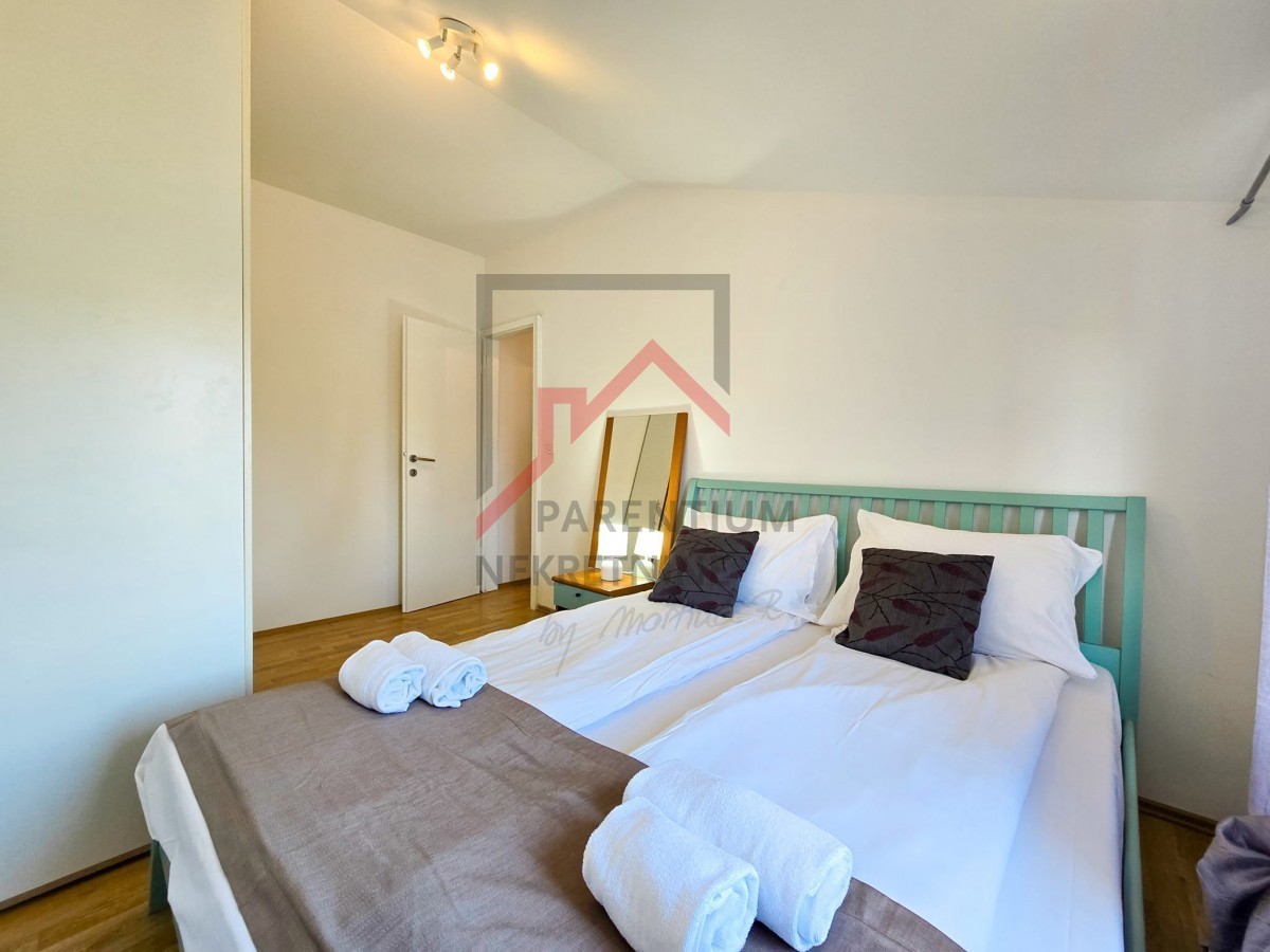 APPARTAMENTO VICINO AL CENTRO CITTÀ E ALLA SPIAGGIA CON VISTA PANORAMICA SUL MARE E SULLA CITTÀ DI PARENZO