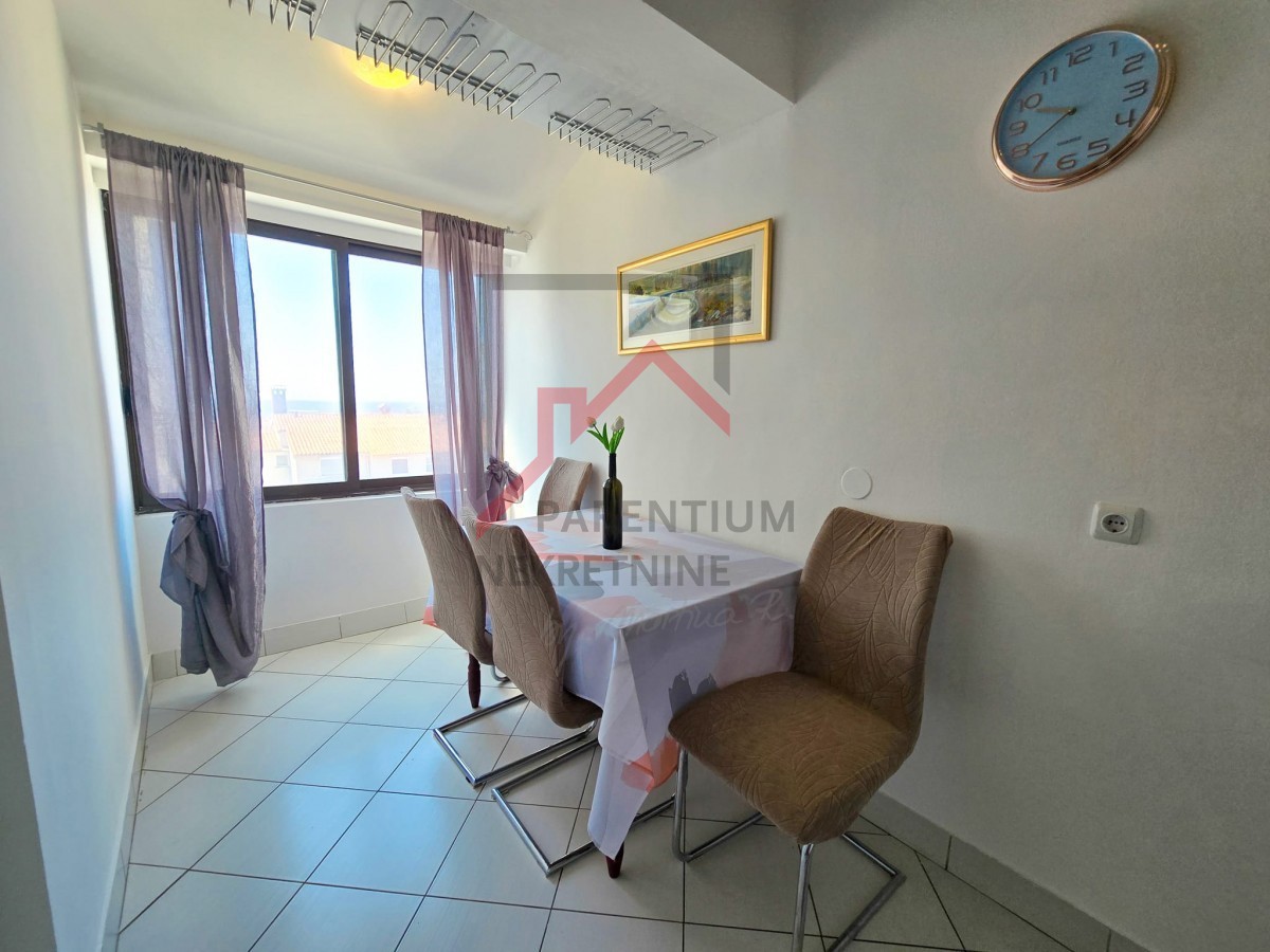 APPARTAMENTO VICINO AL CENTRO CITTÀ E ALLA SPIAGGIA CON VISTA PANORAMICA SUL MARE E SULLA CITTÀ DI PARENZO