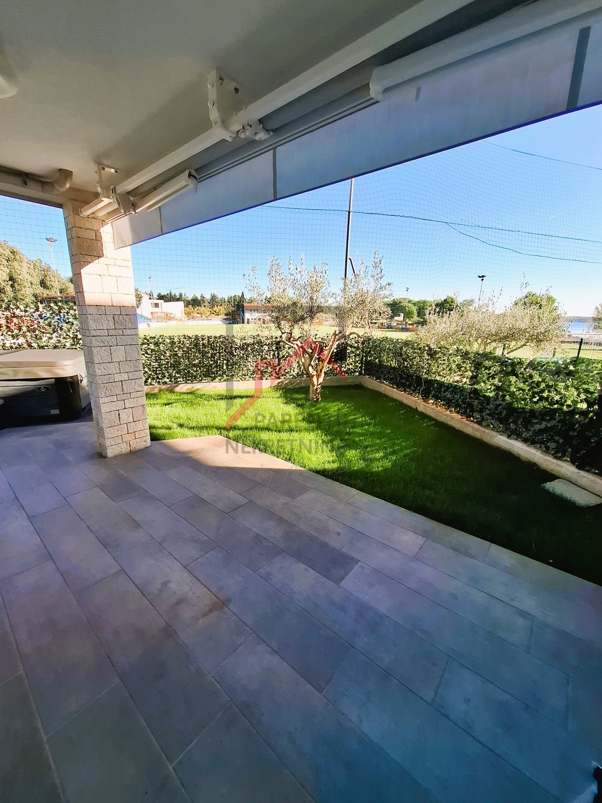 Istria, Cittanova – Appartamento con giardino privato, vista mare e vasca idromassaggio