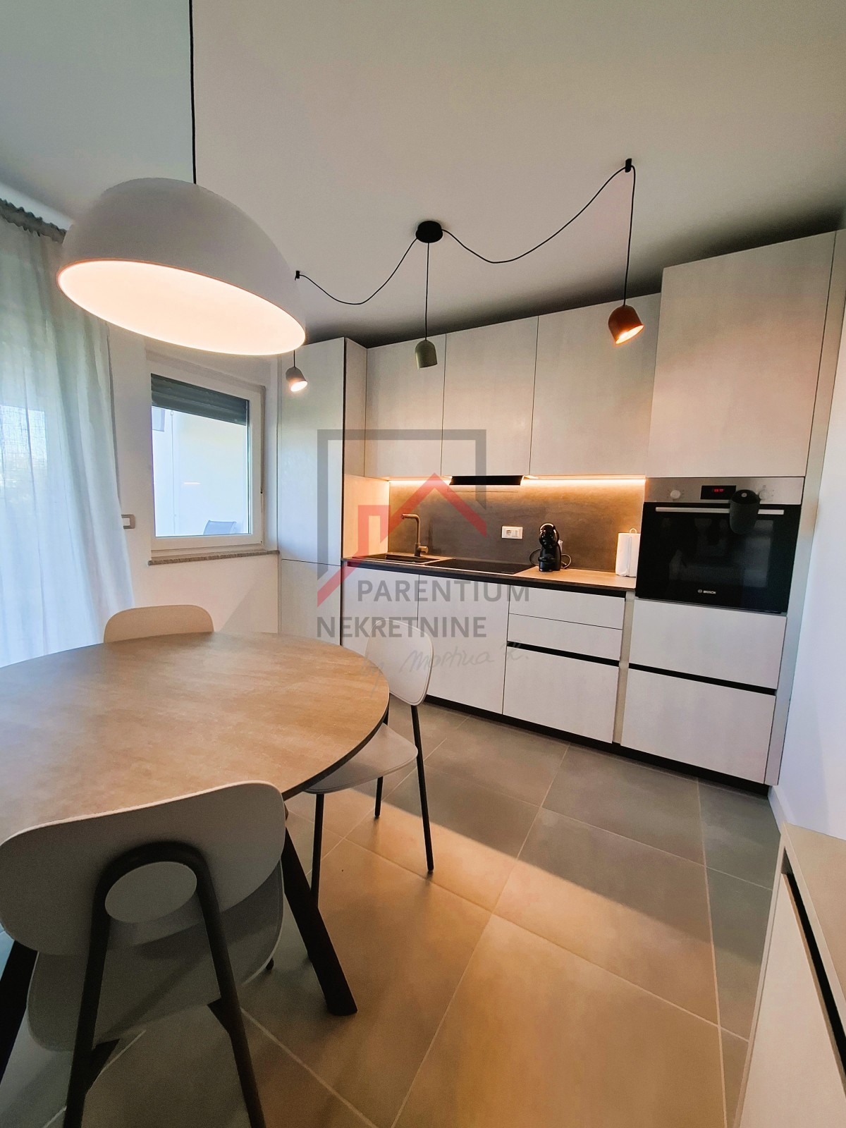 Istria, Cittanova – Appartamento con giardino privato, vista mare e vasca idromassaggio