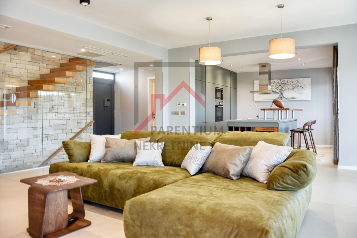 Villa con piscina, a soli 500 metri dalle prime spiagge.