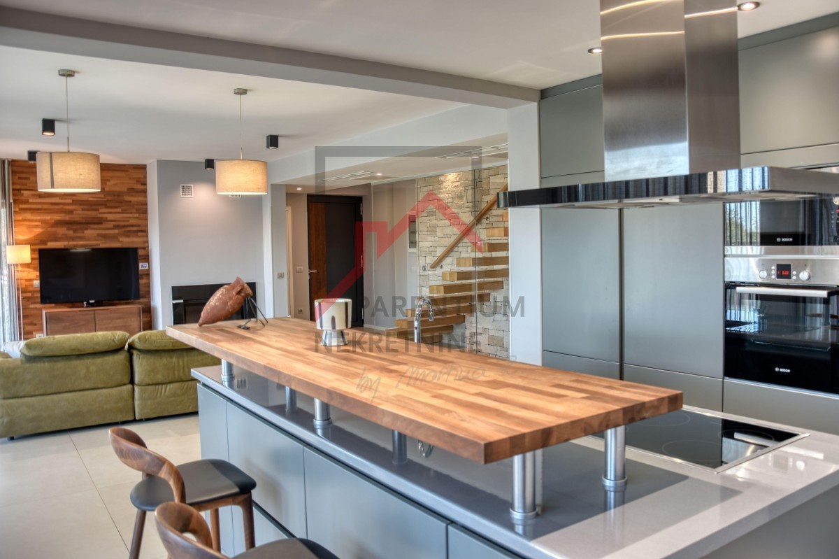 Villa con piscina, a soli 500 metri dalle prime spiagge.