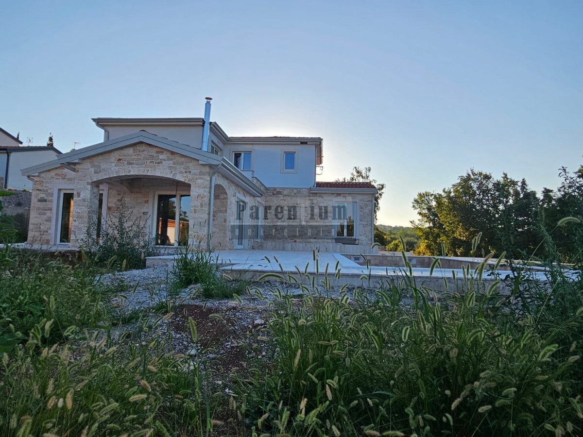 Villa con piscina e vista mare