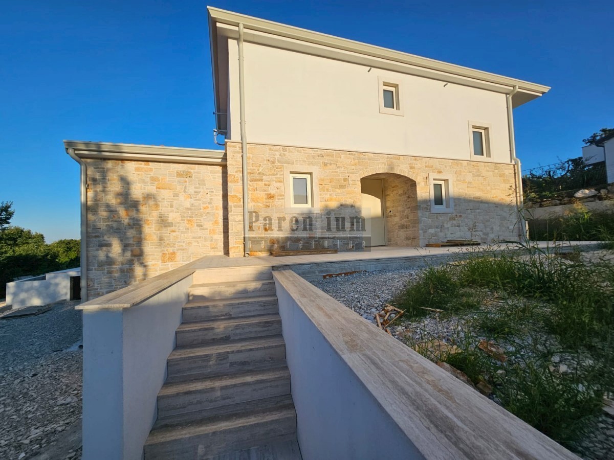 Villa con piscina e vista mare