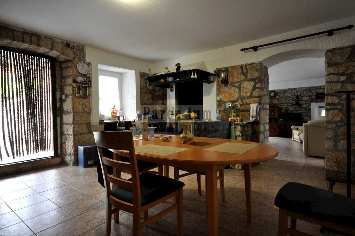 Bella casa in pietra ristrutturata