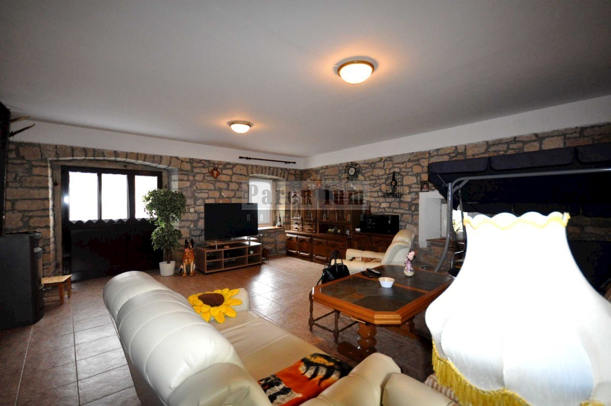 Bella casa in pietra ristrutturata