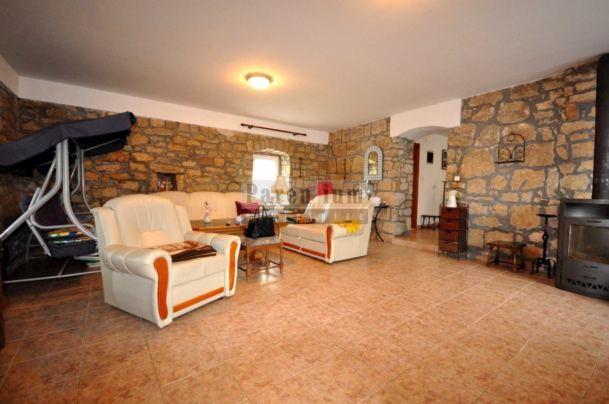 Bella casa in pietra ristrutturata