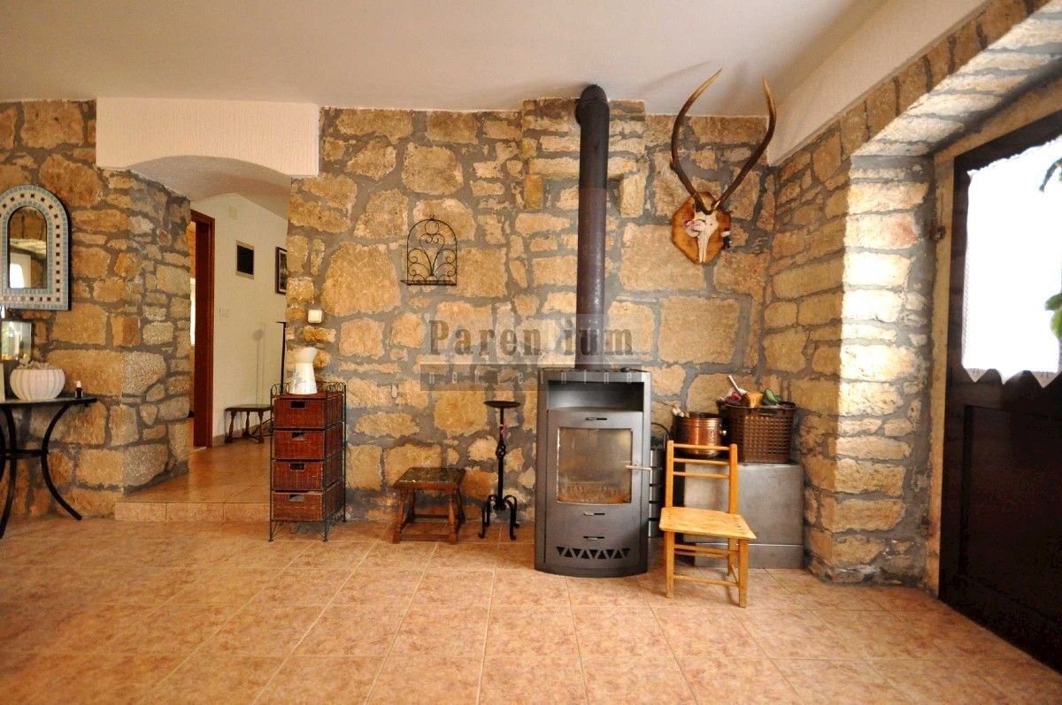 Bella casa in pietra ristrutturata