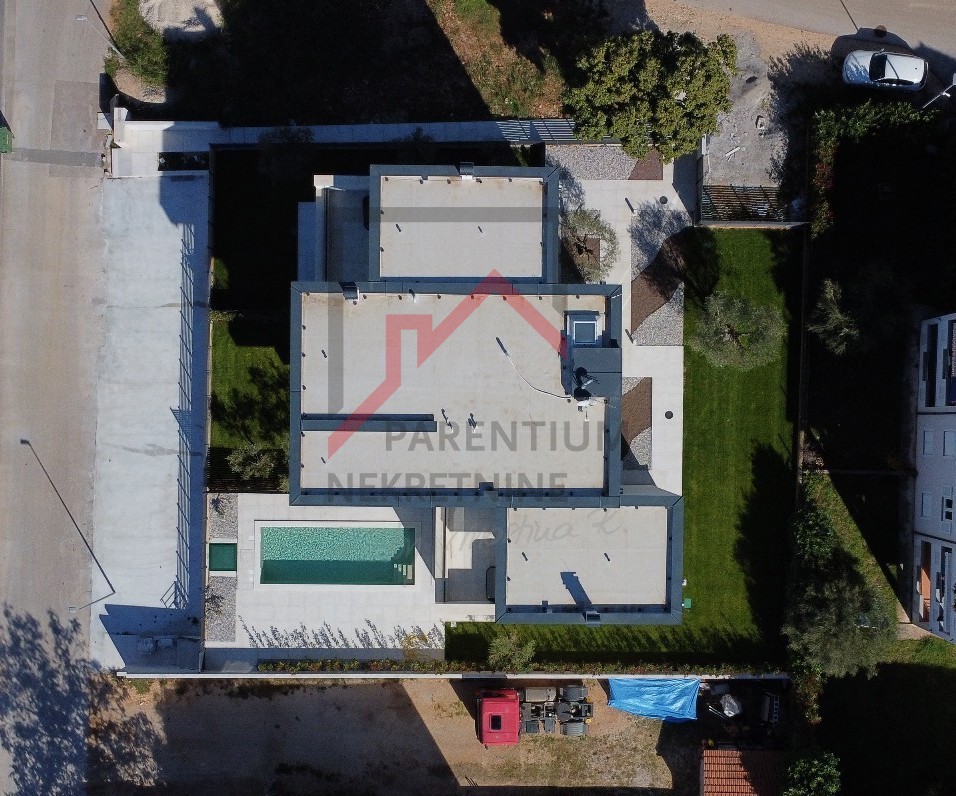 Poreč, Casa di Lusso con Piscina e Vista Mare!