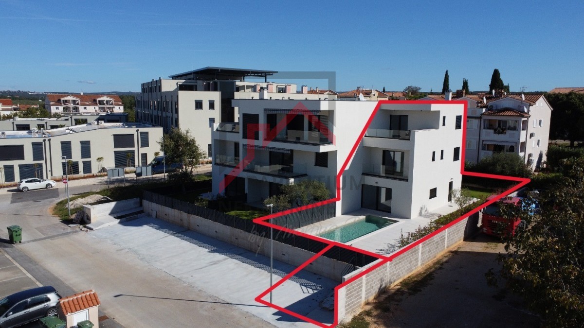 Poreč, Casa di Lusso con Piscina e Vista Mare!