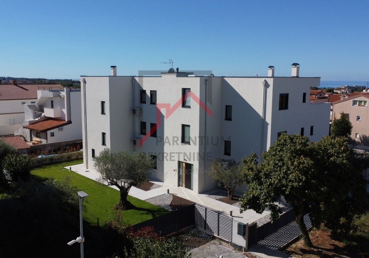 Poreč, Casa di Lusso con Piscina e Vista Mare!