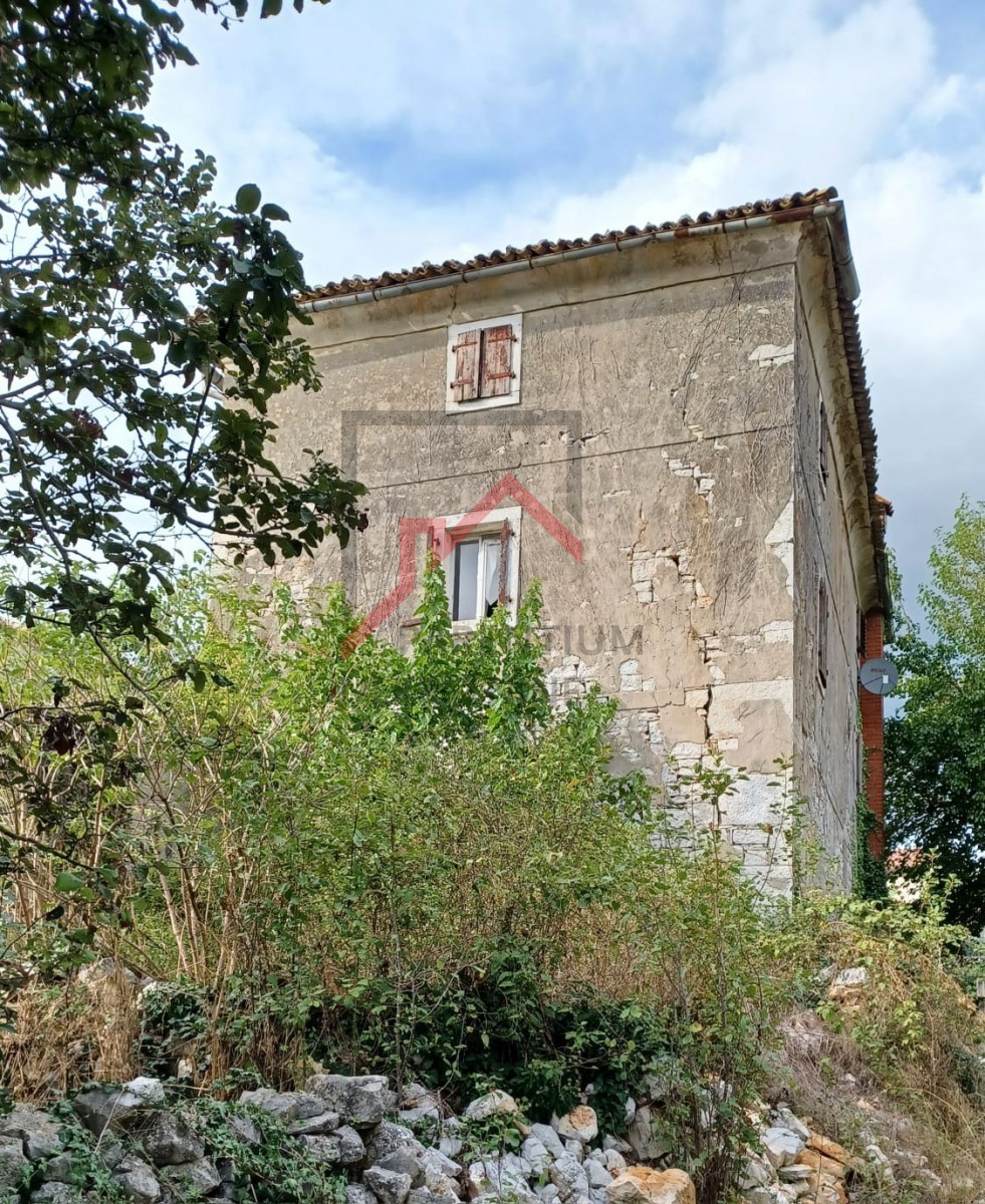 Casa bifamiliare in pietra da ristrutturare