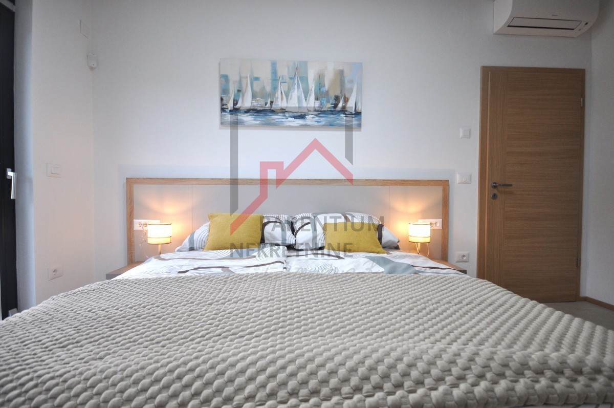 Casa con piscina ai margini del villaggio, con vista sulla foresta