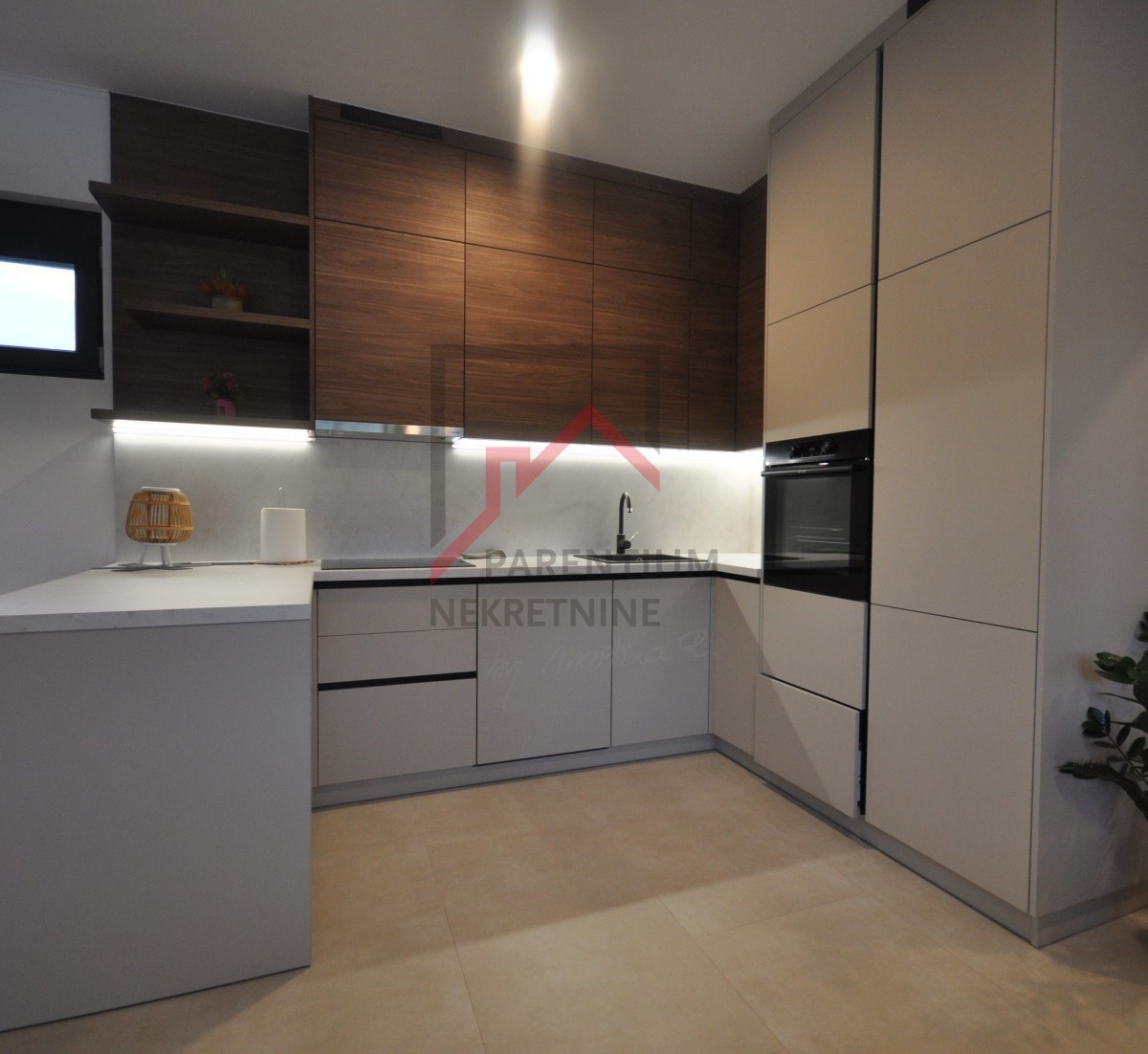 Casa con piscina ai margini del villaggio, con vista sulla foresta