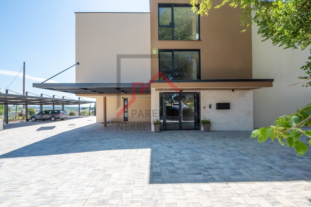 Istria, Cittanova – Lussuoso appartamento con una camera da letto e vista mare