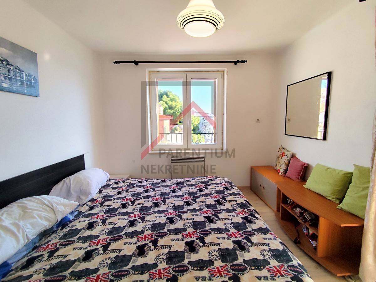 Offerta esclusiva - Istria, centro di Parenzo - Appartamento con vista mare, prima fila al mare