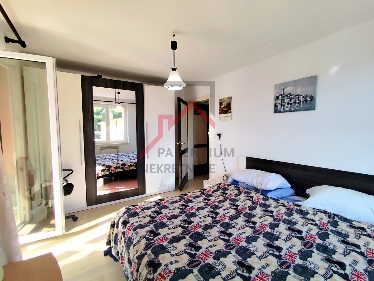 Offerta esclusiva - Istria, centro di Parenzo - Appartamento con vista mare, prima fila al mare