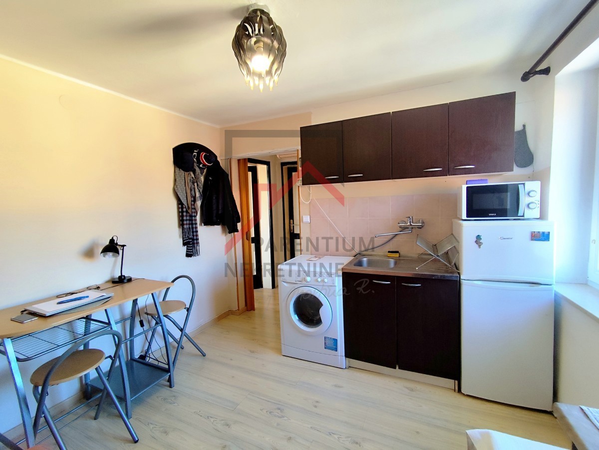 Offerta esclusiva - Istria, centro di Parenzo - Appartamento con vista mare, prima fila al mare