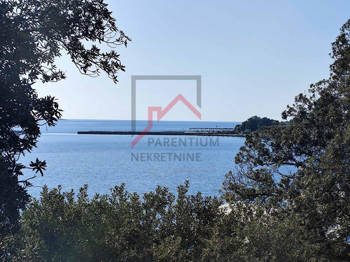 Offerta esclusiva - Istria, centro di Parenzo - Appartamento con vista mare, prima fila al mare