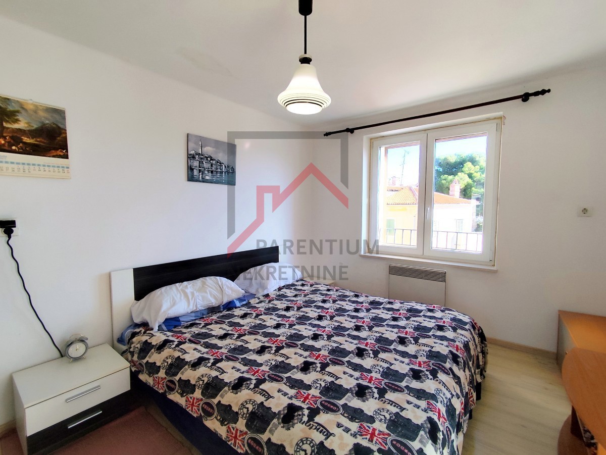 Offerta esclusiva - Istria, centro di Parenzo - Appartamento con vista mare, prima fila al mare