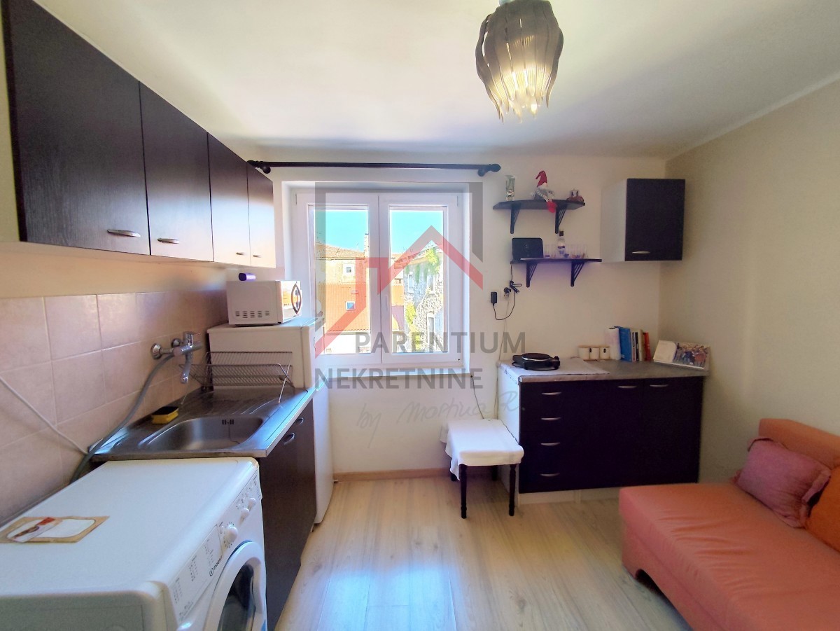 Offerta esclusiva - Istria, centro di Parenzo - Appartamento con vista mare, prima fila al mare