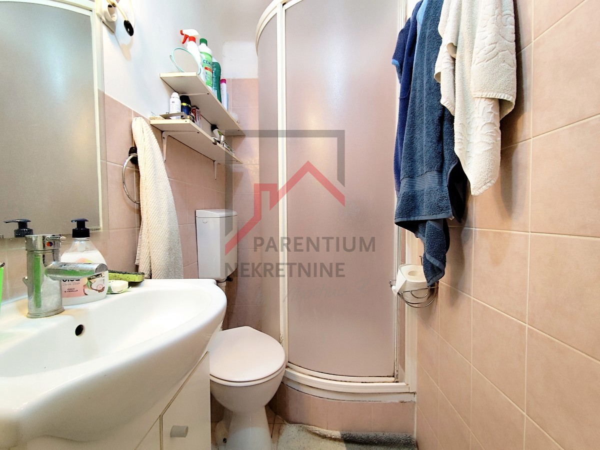 Offerta esclusiva - Istria, centro di Parenzo - Appartamento con vista mare, prima fila al mare