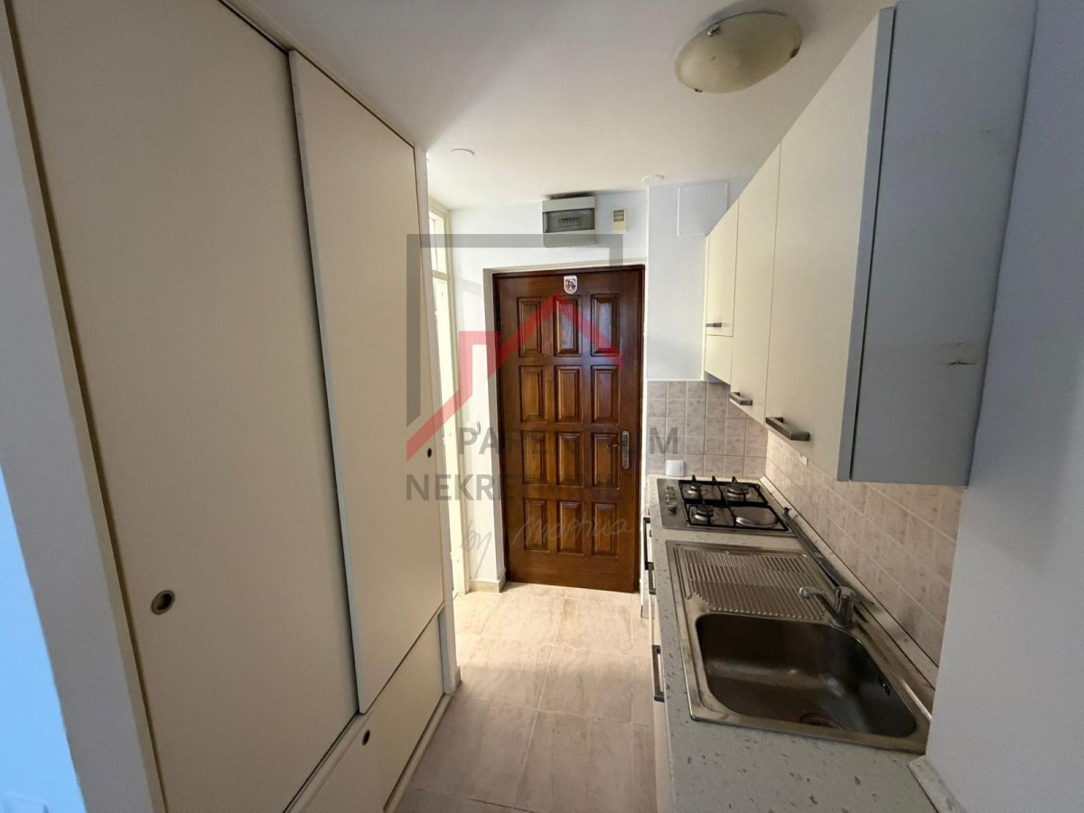 Istria, Parenzo – Appartamento con galleria e loggia chiusa, 40 m2