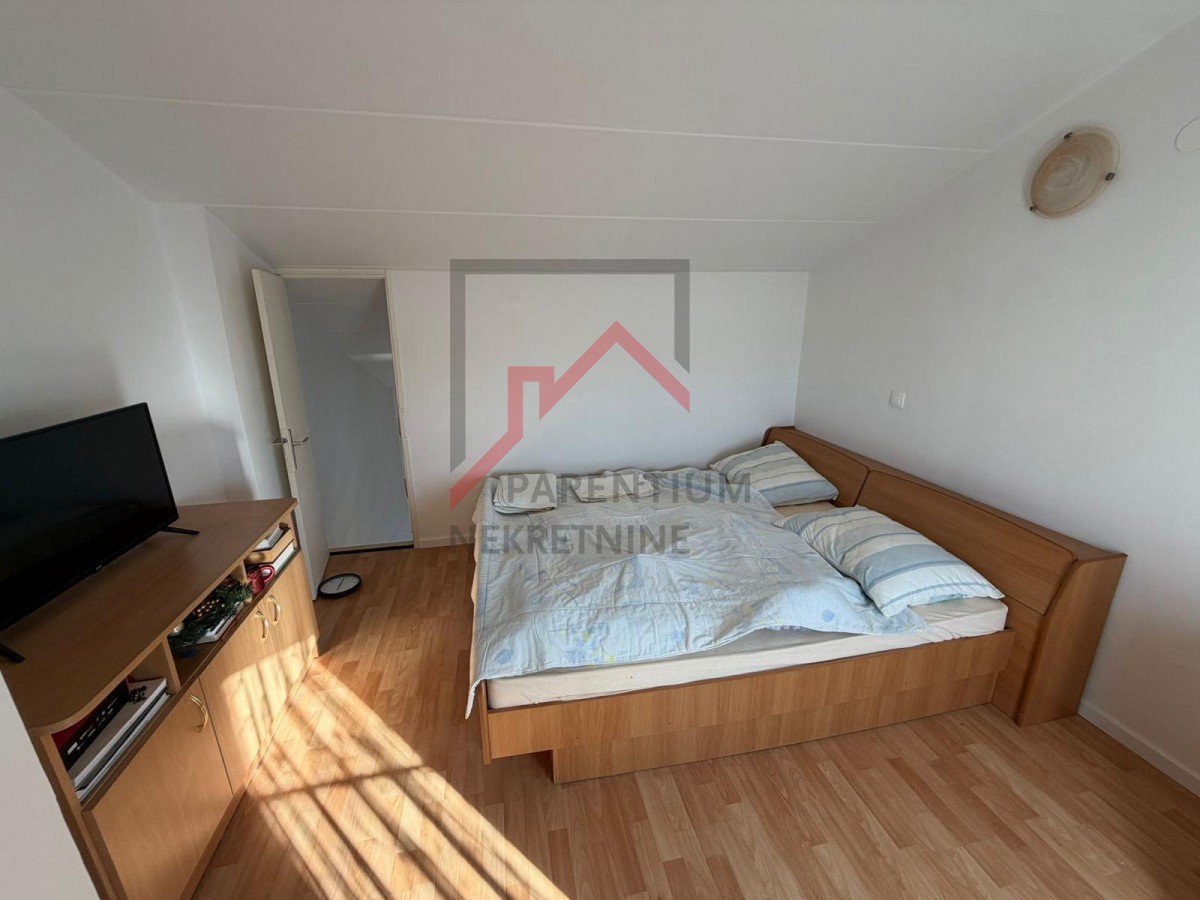 Istria, Parenzo – Appartamento con galleria e loggia chiusa, 40 m2