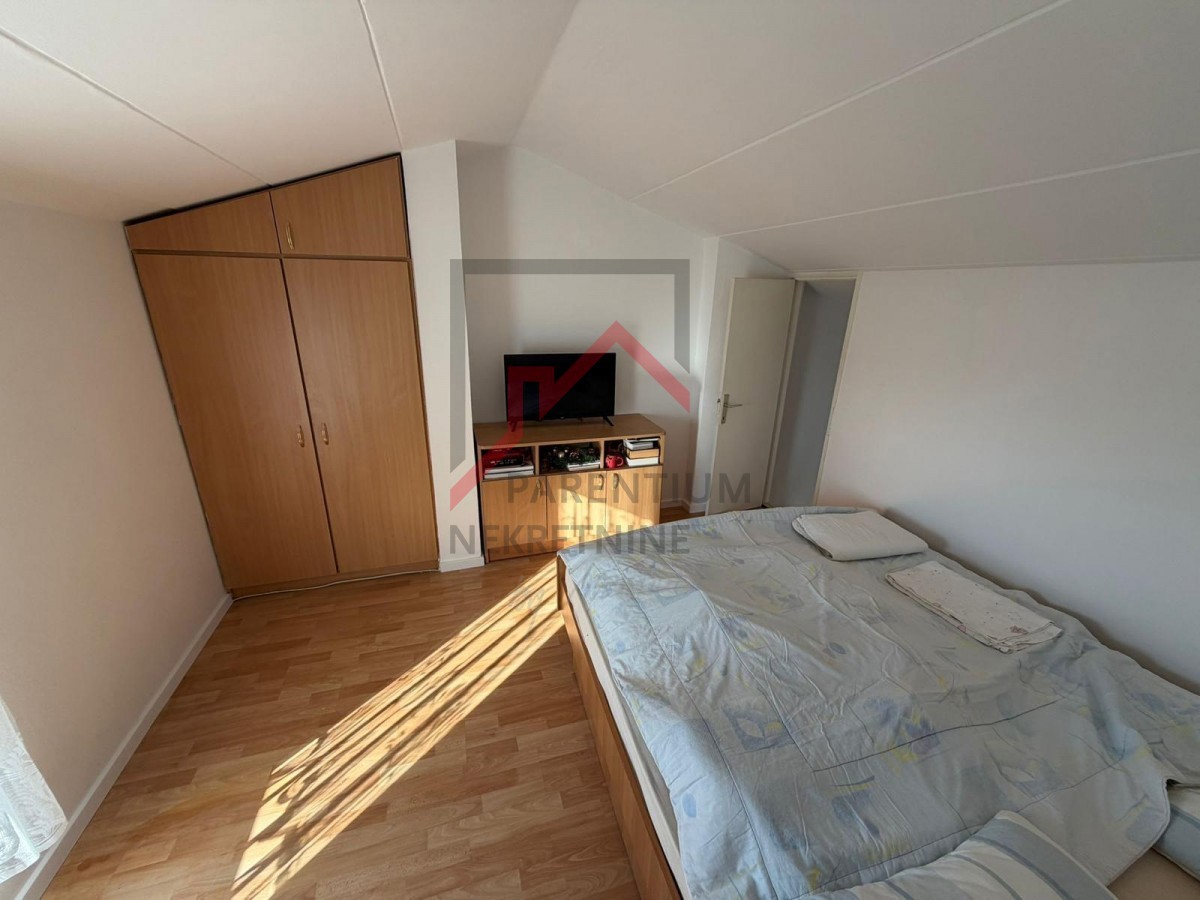 Istria, Parenzo – Appartamento con galleria e loggia chiusa, 40 m2