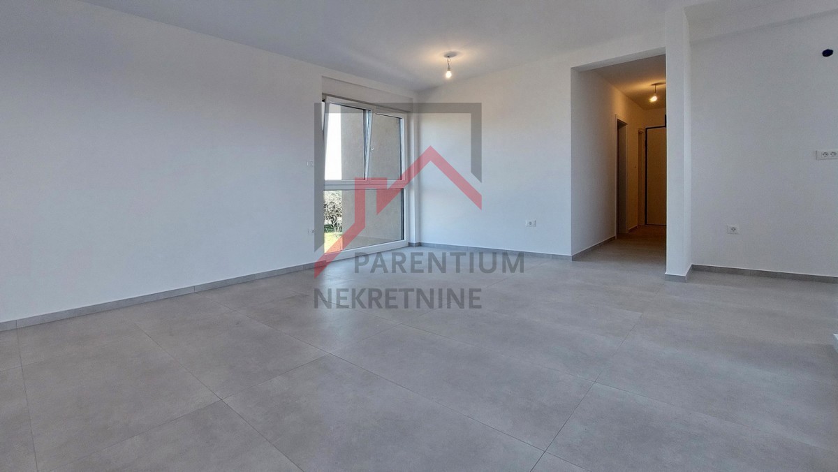 Parenzo, dintorni, appartamento con due camere da letto, 2 posti auto e vista mare