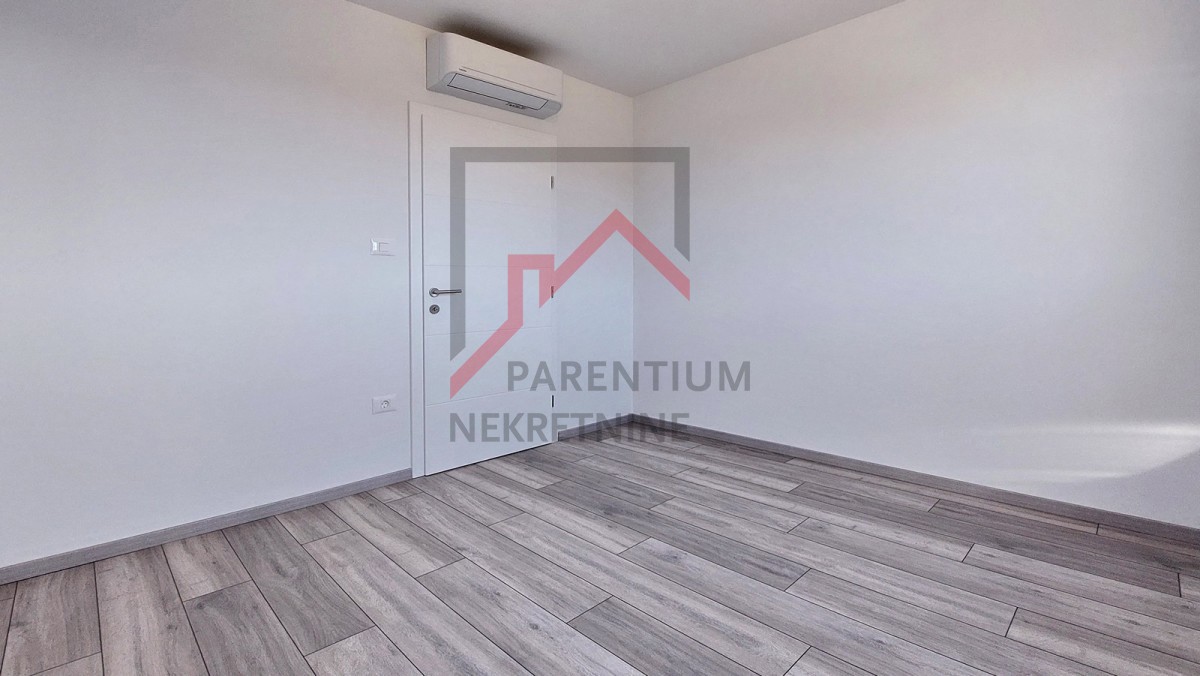 Parenzo, dintorni, appartamento con due camere da letto, 2 posti auto e vista mare