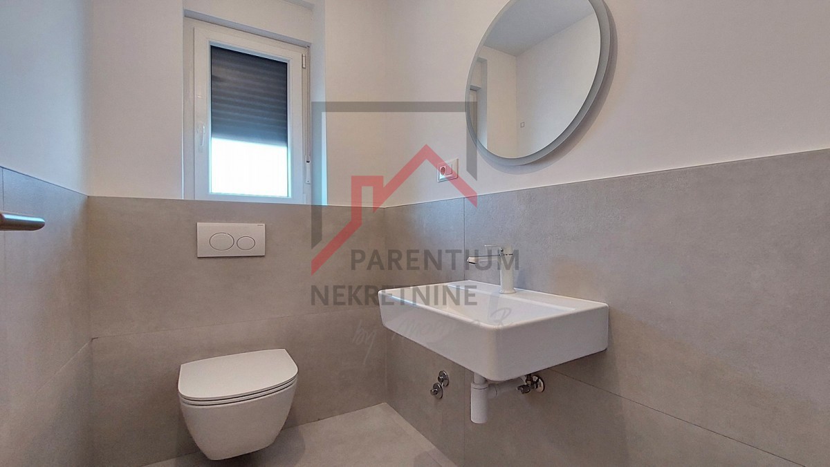 Parenzo, dintorni, appartamento con due camere da letto, 2 posti auto e vista mare