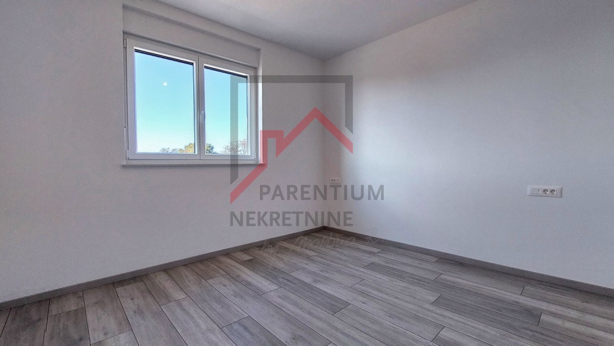 Parenzo, dintorni, appartamento con due camere da letto, 2 posti auto e vista mare