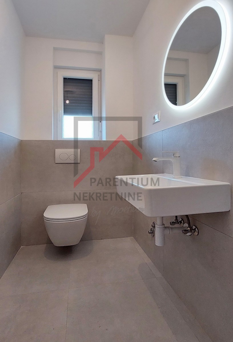 Parenzo, dintorni, appartamento con due camere da letto, 2 posti auto e vista mare