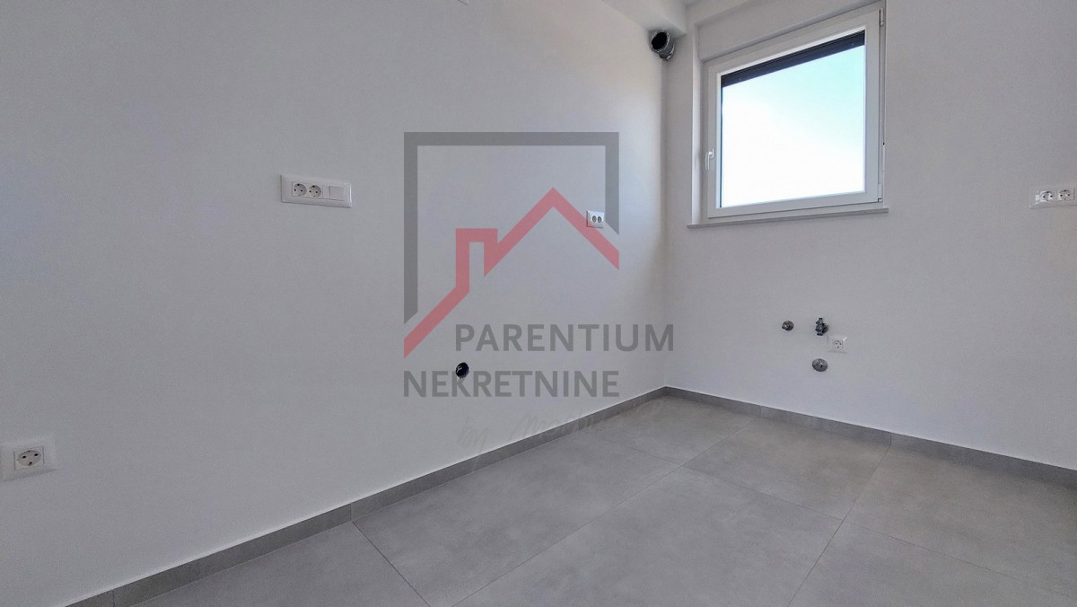 Parenzo, dintorni, appartamento con due camere da letto, 2 posti auto e vista mare