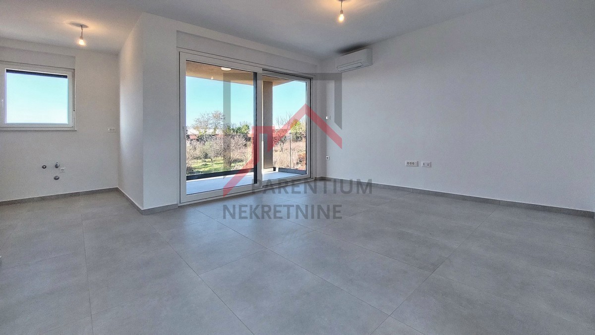 Parenzo, dintorni, appartamento con due camere da letto, 2 posti auto e vista mare