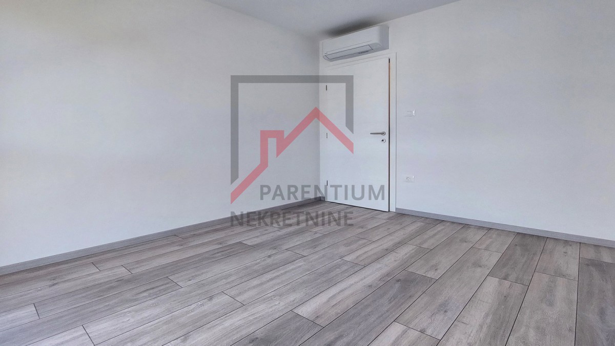 Parenzo, dintorni, appartamento con due camere da letto, 2 posti auto e vista mare