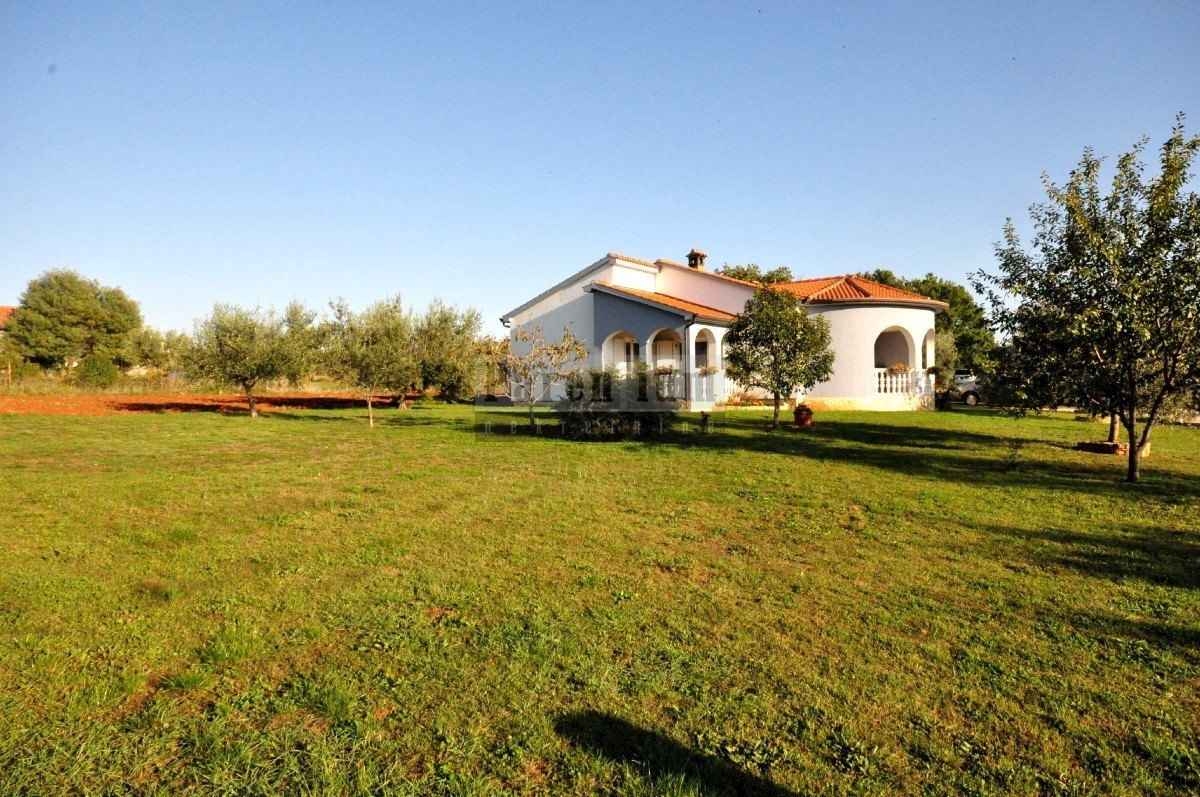 Casa familiare con ampio giardino