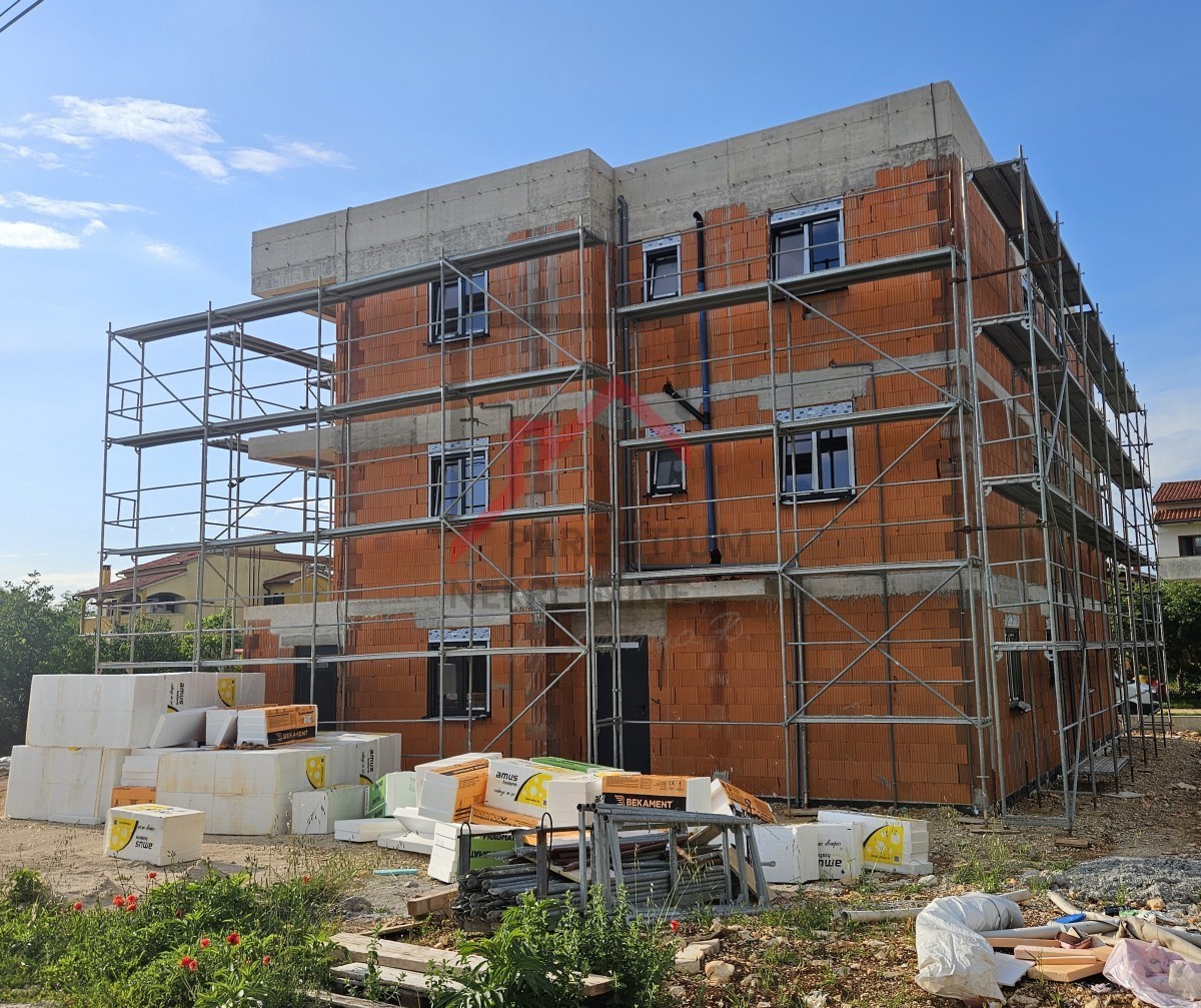 Nuova costruzione - appartamento con due camere da letto, vicino a Parenzo