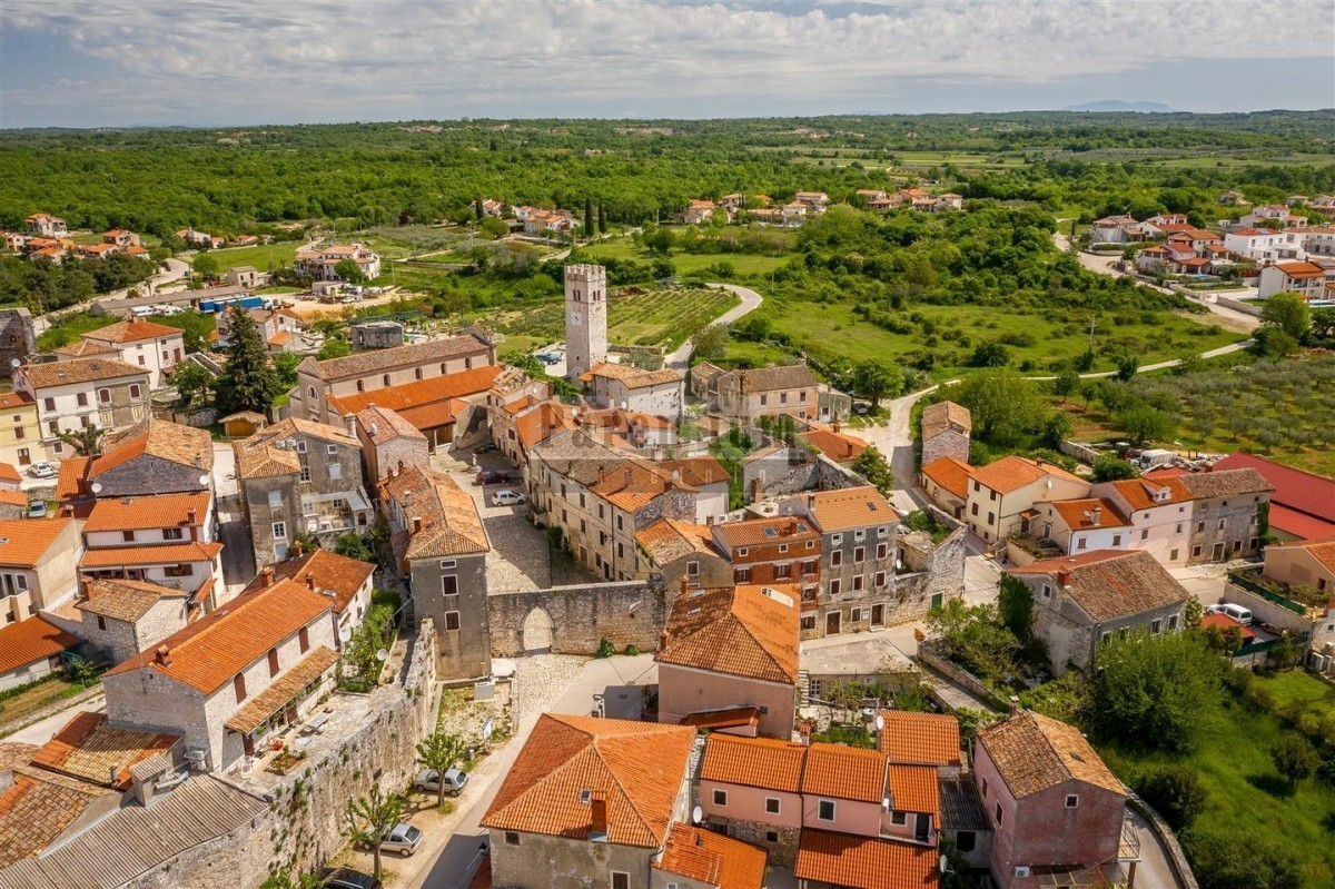 Attraente terreno edificabile per la costruzione di ville