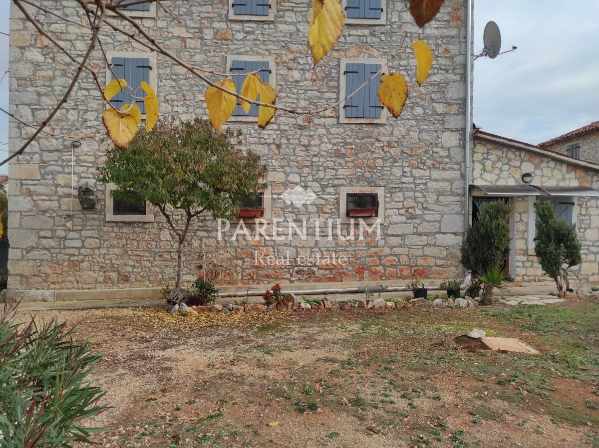 Parenzo, dintorni, casa in pietra con ampio giardino