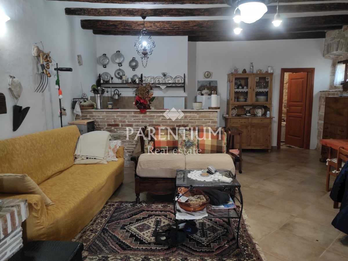 Parenzo, dintorni, casa in pietra con ampio giardino