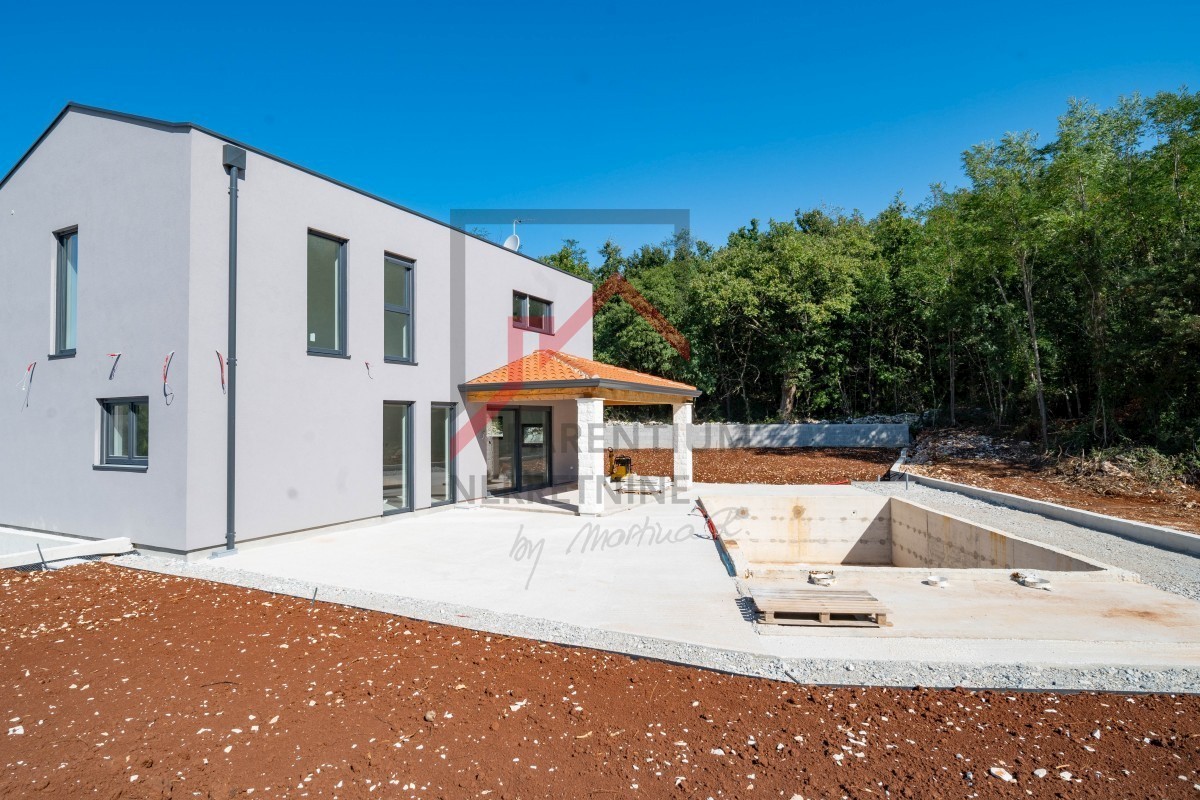 Dintorni di Parenzo, una casa simpatica con piscina circondata dal verde!