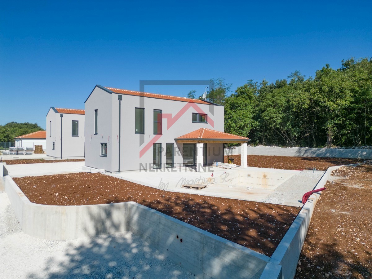 Dintorni di Parenzo, una casa simpatica con piscina circondata dal verde!
