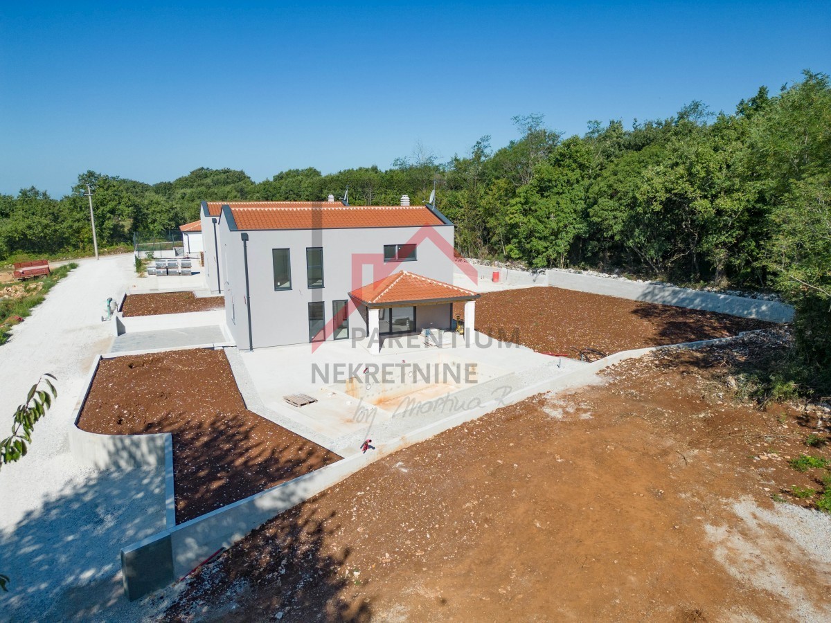 Dintorni di Parenzo, una casa simpatica con piscina circondata dal verde!