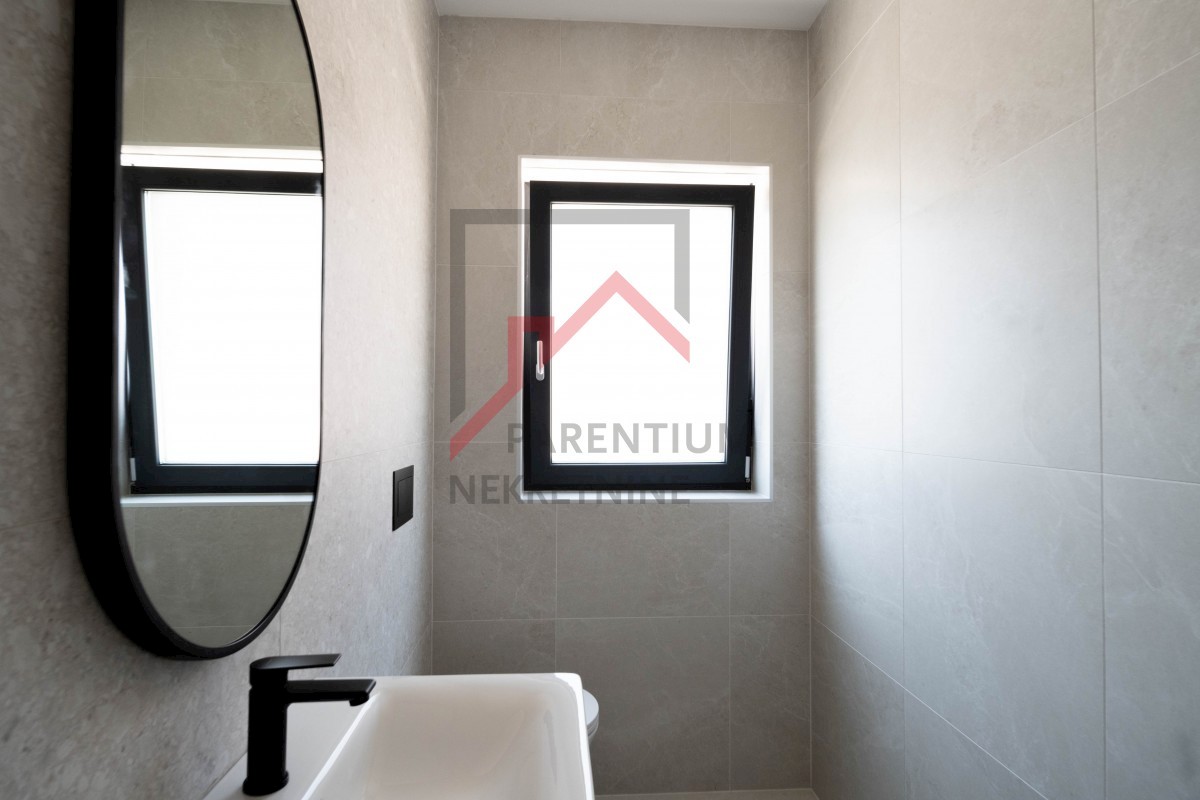 Dintorni di Parenzo, una casa simpatica con piscina circondata dal verde!