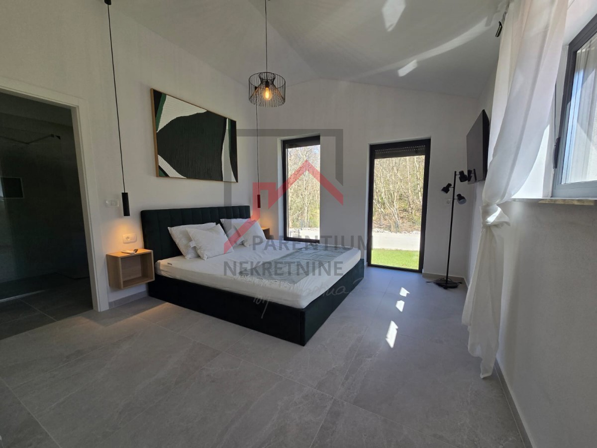 Dintorni di Parenzo, una casa simpatica con piscina circondata dal verde!